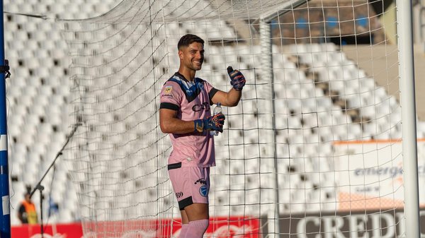 What are the best strategies for UK sports clubs to handle online bullying and harassment?