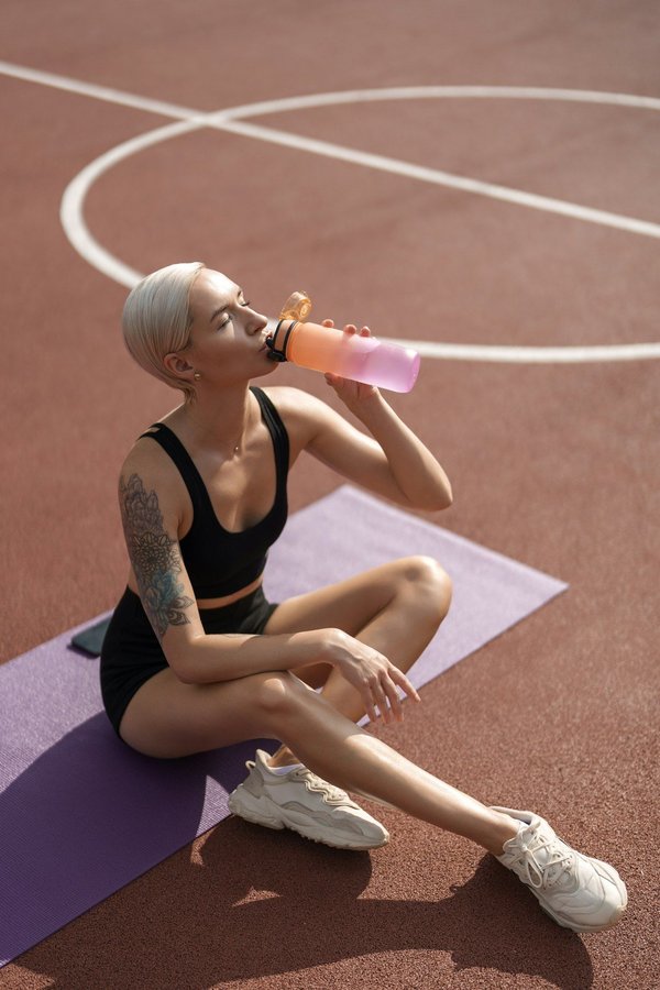 What are the best hydration practices for UK marathon runners?